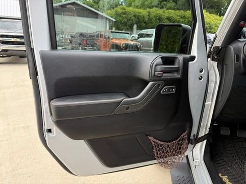 Used 2012 Jeep Wrangler Unlimited Sahara AWD/4WD image 18