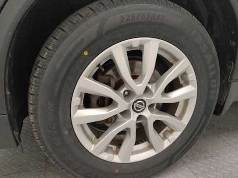 Used 2018 Nissan Rogue SV image 31