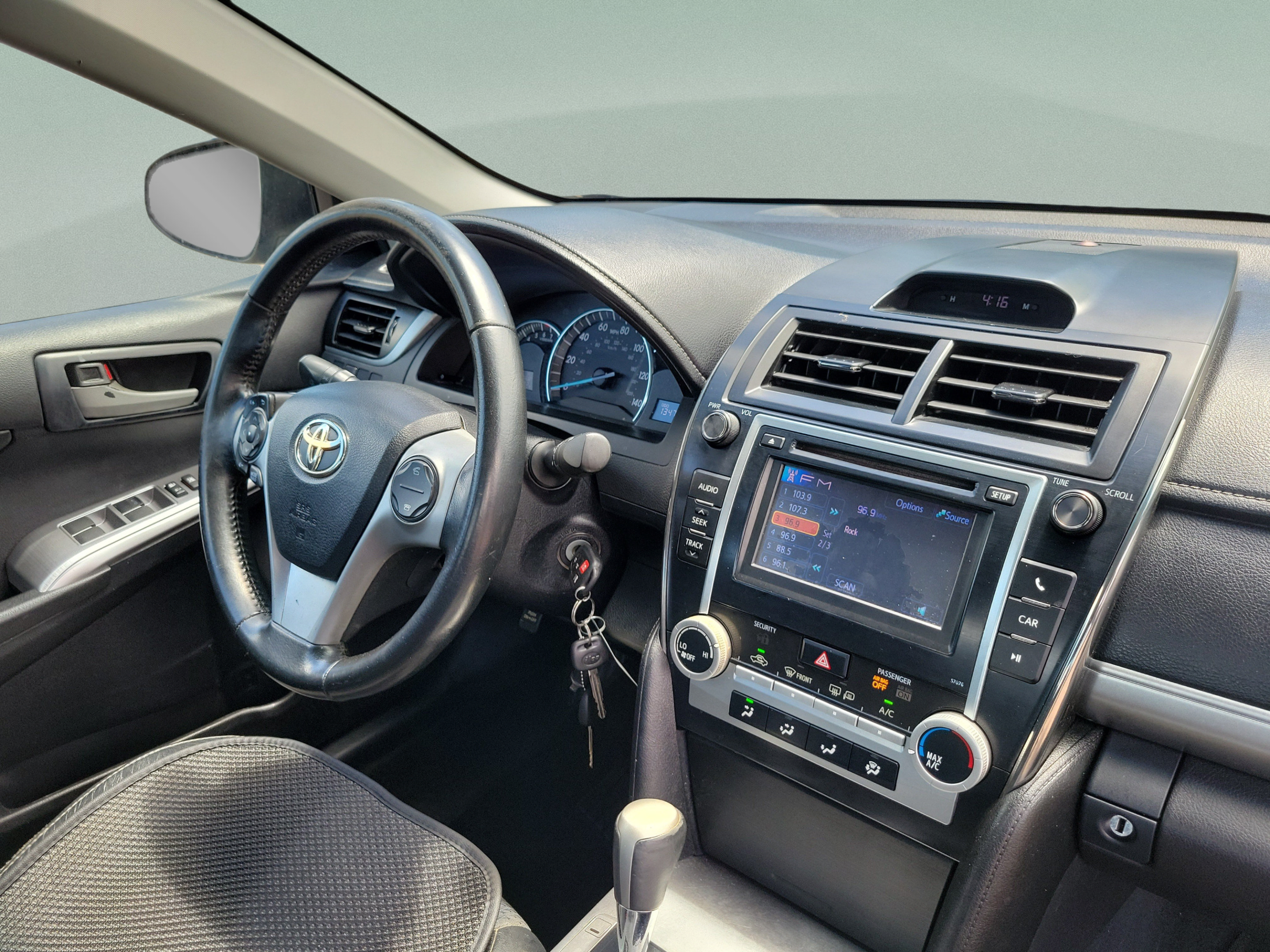 Used 2014 Toyota Camry SE FWD image 18