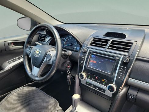 Used 2014 Toyota Camry SE FWD image 18