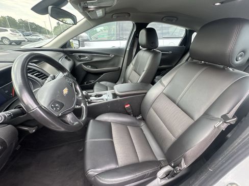 Used 2017 Chevrolet Impala LT FWD image 3
