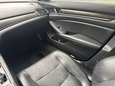 Used 2021 Honda Accord Touring image 17