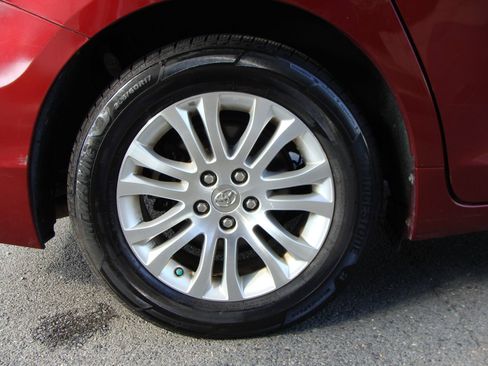 Used 2014 Toyota Sienna XLE FWD image 33