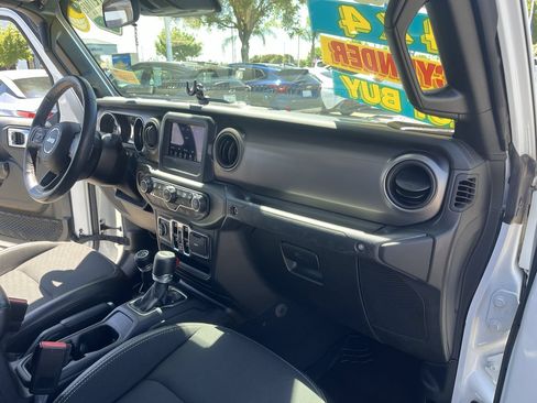 Used 2021 Jeep Gladiator Sport AWD/4WD image 26