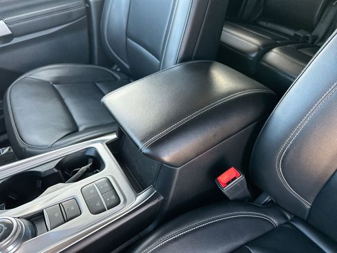 Used 2024 Ford Explorer XLT w/ Equipment Group 202A image 20