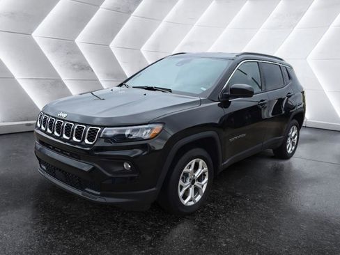 Used 2025 Jeep Compass Latitude image 1