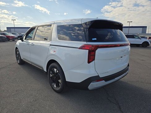 New 2026 Kia Carnival LXS image 4