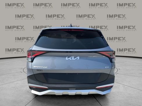 Used 2025 Kia Sportage LX image 4