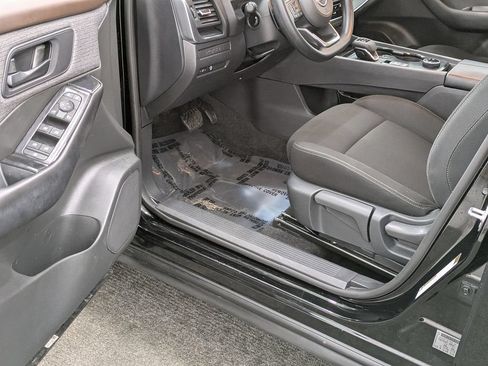 Used 2023 Nissan Rogue S AWD/4WD image 26