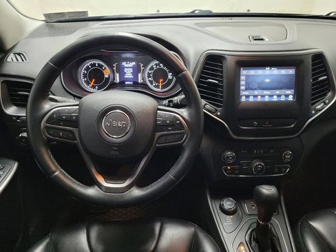 Used 2019 Jeep Cherokee Latitude Plus w/ Cold Weather Group AWD/4WD image 22