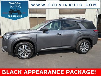 New 2025 Nissan Pathfinder SL w/ Black Appearance Package