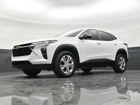 Used 2024 Chevrolet Trax LS FWD image 20