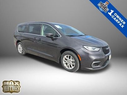 Used 2023 Chrysler Pacifica Touring-L