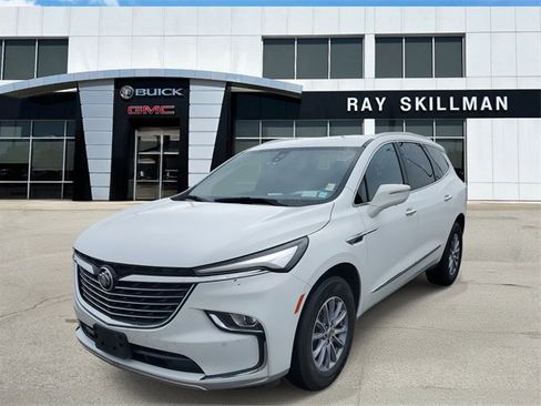 Used 2024 Buick Enclave Premium image 2