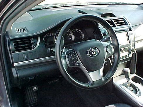 Used 2014 Toyota Camry SE FWD image 22