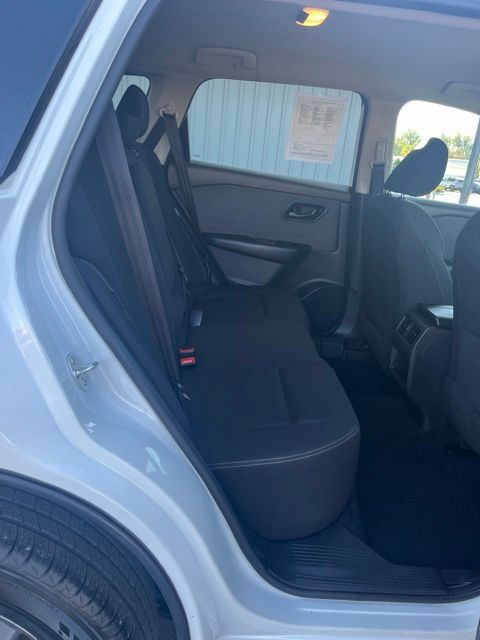 Used 2023 Nissan Rogue S AWD/4WD image 31