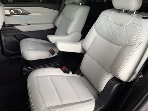 Used 2026 Ford Explorer Platinum w/ LUX Leather Package AWD/4WD image 14