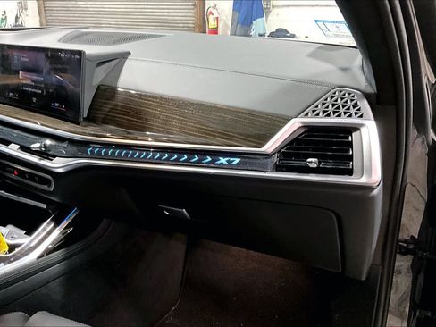 Used 2023 BMW X7 xDrive40i w/ M Sport Package image 19