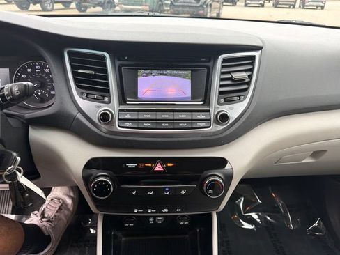 Used 2018 Hyundai Tucson SE AWD/4WD image 30