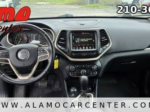 Used 2017 Jeep Cherokee Latitude AWD/4WD image 35