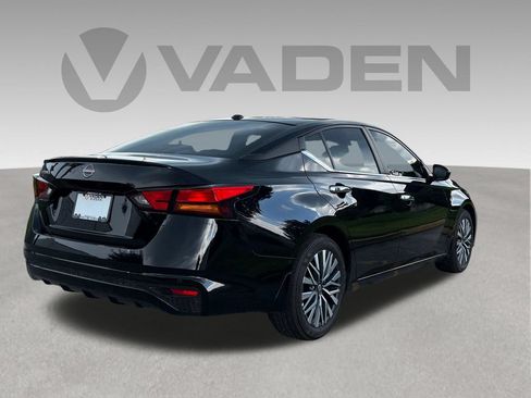 Used 2025 Nissan Altima 2.5 SV FWD image 26