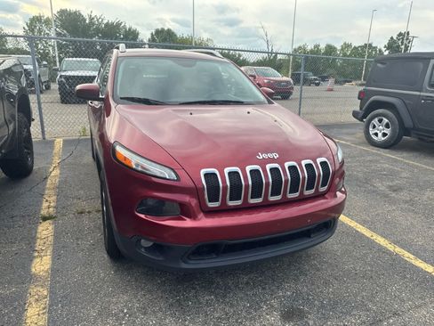 Used 2016 Jeep Cherokee Latitude w/ Cold Weather Group AWD/4WD image 5