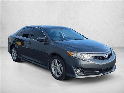Used 2012 Toyota Camry SE FWD image 3