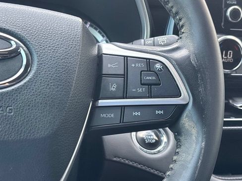 Used 2022 Toyota Highlander XSE FWD image 22