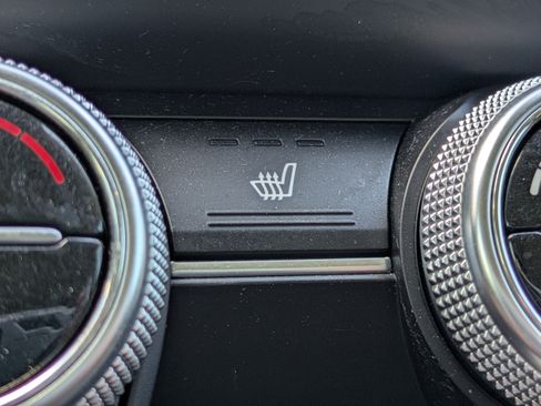 Certified 2023 Genesis G70 2.0T RWD image 21