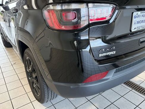 Used 2025 Jeep Compass Latitude w/ Convenience Group AWD/4WD image 23