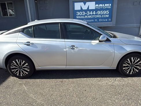 Used 2023 Nissan Altima 2.5 SV image 10