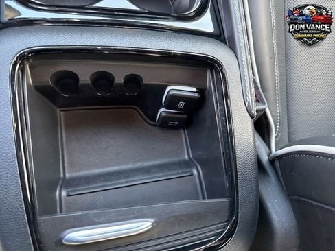 Used 2025 Chrysler Pacifica Limited FWD image 18