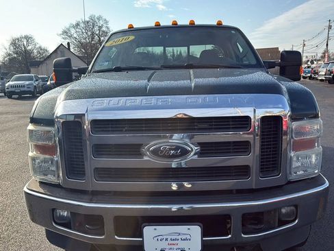 Used 2010 Ford F250 Lariat image 2