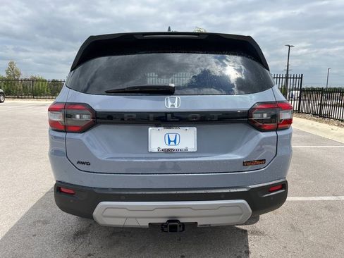 Certified 2025 Honda Pilot TrailSport image 5