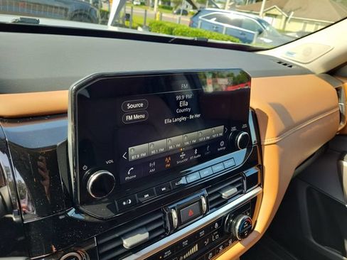 Used 2024 Nissan Pathfinder Platinum AWD/4WD image 32