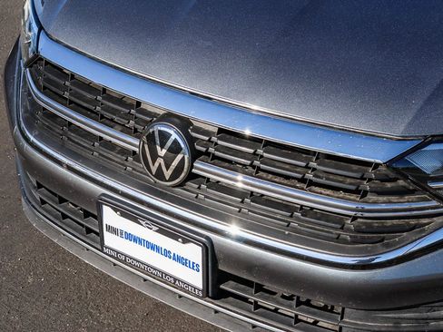 Used 2024 Volkswagen Jetta SE image 9