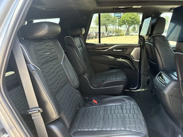 Used 2022 Cadillac Escalade Premium Luxury Platinum w/ Heavy-Duty Trailer Package AWD/4WD image 34