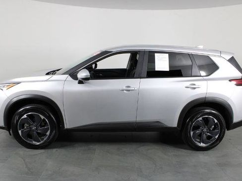 Certified 2025 Nissan Rogue SV image 12