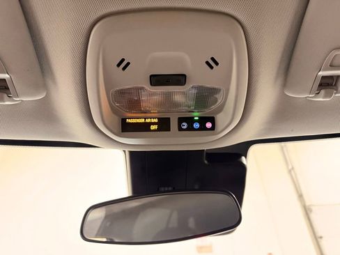 Used 2025 Chevrolet Trax LT FWD image 18