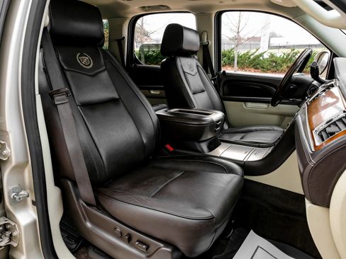 Used 2013 Cadillac Escalade Platinum image 36