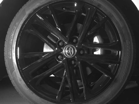 Used 2025 Toyota Camry SE image 8