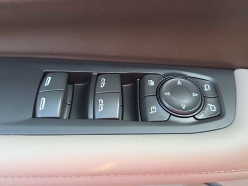 Used 2025 Chevrolet Suburban LT w/ Comfort Package AWD/4WD image 29