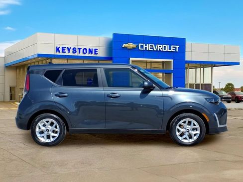 Used 2025 Kia Soul LX FWD image 8