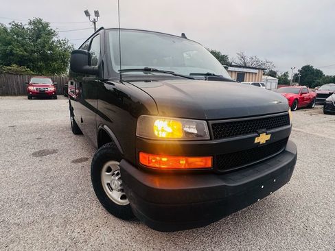 Used 2018 Chevrolet Express 2500 LS w/ Driver Convenience Package RWD image 4
