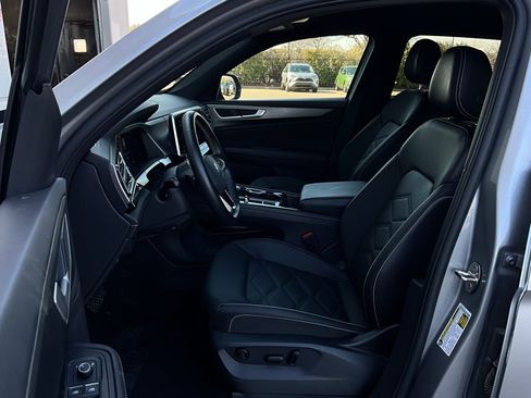 Used 2025 Volkswagen Atlas Cross Sport SE image 10