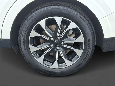 Certified 2022 Kia Carnival EX image 7