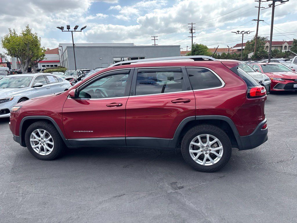 Used 2017 Jeep Cherokee Latitude FWD image 7