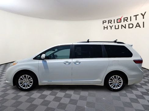 Used 2016 Toyota Sienna XLE w/ XLE Navigation Package FWD image 7