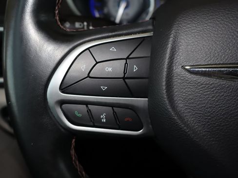 Used 2018 Chrysler Pacifica Touring-L w/ Premium Audio Group FWD image 21