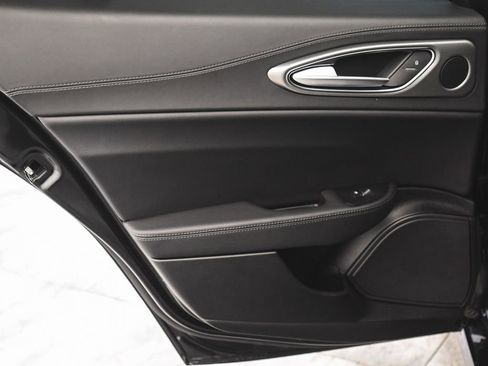 Used 2024 Alfa Romeo Giulia Veloce image 13